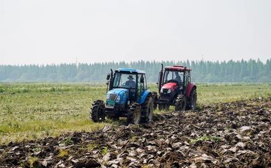 崇明 繃緊糧食安全“責(zé)任弦”，多措并舉守好“米袋子”——施肥機械助力現(xiàn)代農(nóng)業(yè)升級